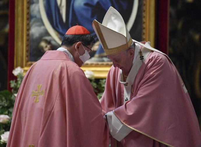 Il card. Tagle e papa Francesco (San Pietro, 14 marzo 2021)
