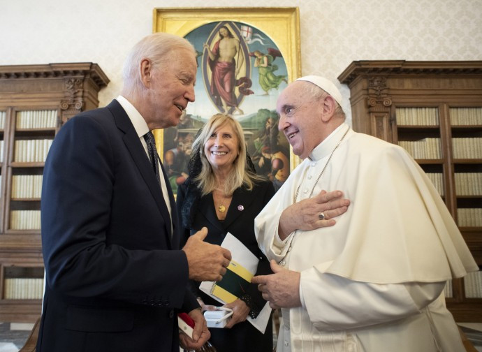 Biden e papa Francesco (via LaPresse)