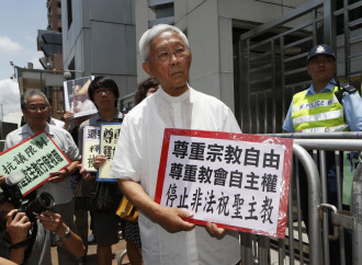Il capo dei vescovi asiatici è con Zen: «Hong Kong è uno stato di polizia»