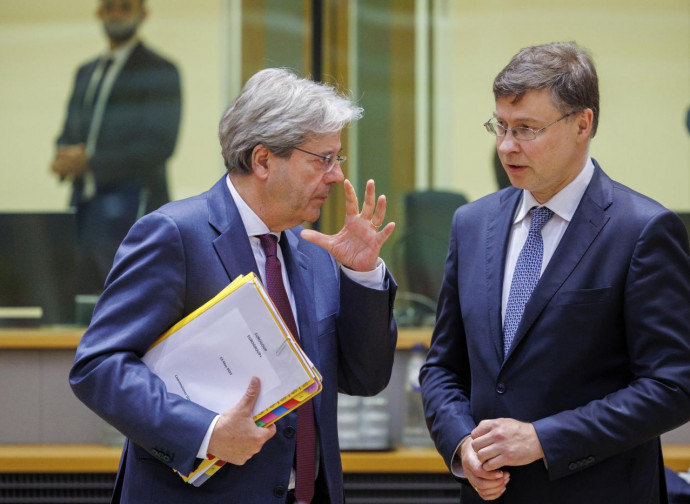 Gentiloni e Dombrovskis (23 maggio 2022_foto AP, via LaPresse)