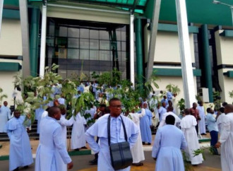 La protesta dei sacerdoti nigeriani
