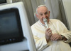 Dai gay a Ratzinger, ancora sorprese dal Papa in volo