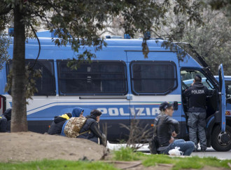 Milano violenta svela il nesso tra criminalità e clandestini