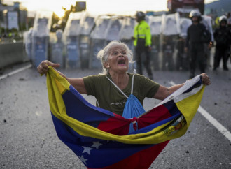 Sangue in Venezuela: dopo il golpe, Maduro reprime le proteste