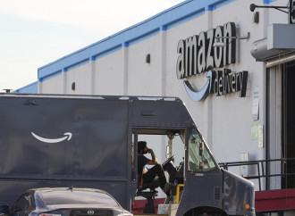 Amazon, tra il ritorno in ufficio e la robotizzazione