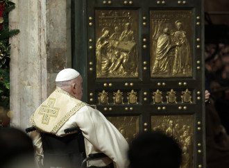 Aperta la Porta Santa, inizia il Giubileo