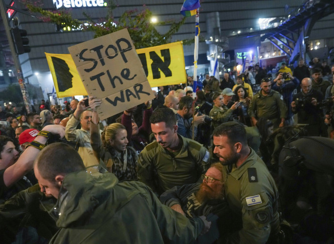 Foto d'archivio, 11 gennaio 2025, proteste a Tel Aviv (Ap-LaPresse) Foto d'archivio, 11 gennaio 2025, proteste a Tel Aviv (Ap-LaPresse)