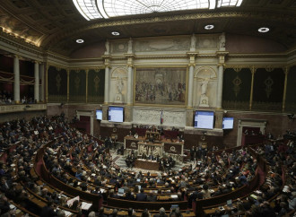 Francia, passa la legge su eutanasia e suicidio assistito