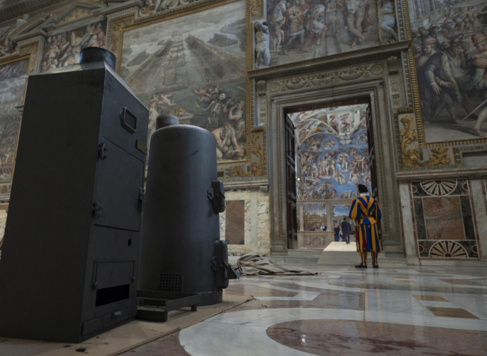 Allestimento Cappella Sistina 3 maggio 2025 (Vatican Media - LaPresse) Allestimento Cappella Sistina 3 maggio 2025 (Vatican Media - LaPresse)