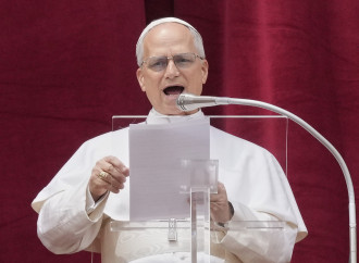 La piazza si riempie nella prima domenica di Leone XIV