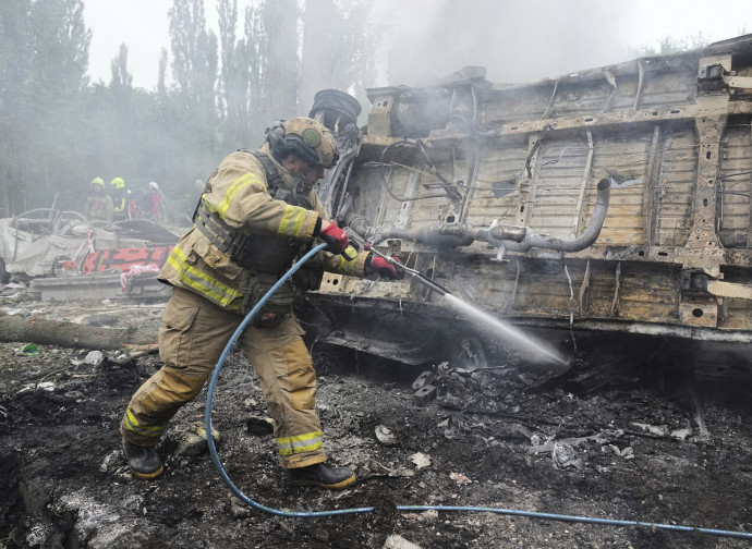 Scorcio di Kiev dopo un attacco russo, 31 luglio 2025 (Ap via LaPresse)