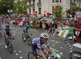 La Vuelta boicottata dai pro-Pal col plauso di Sanchez