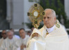 Spagna, bagno di folla per il Papa che dice no a «una fede privata»