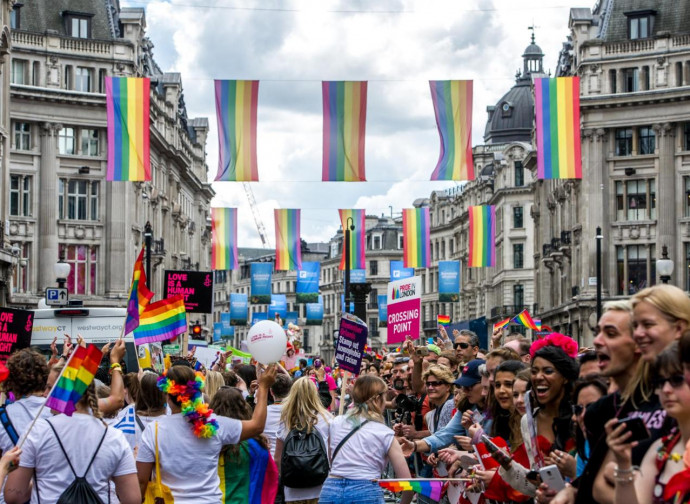 Gay pride Londra giugno 2016 (via LaPresse)