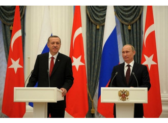 La Turchia abbatte un jet russo e conta sulla Nato
