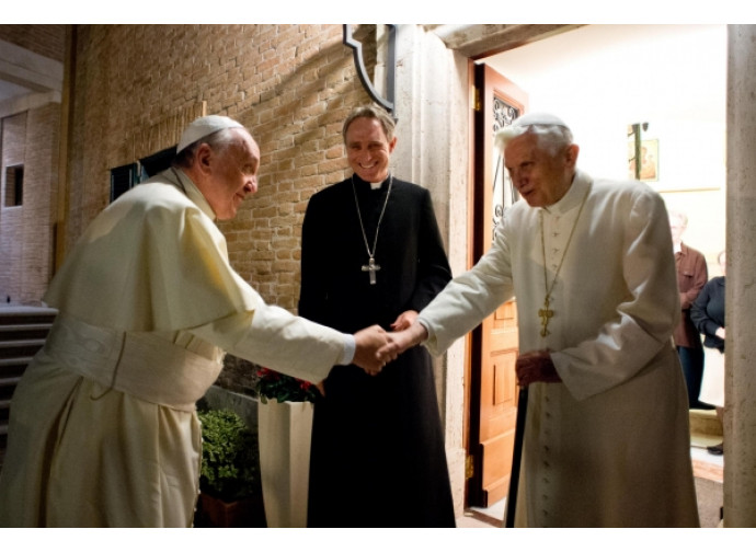 Don George tra Benedetto XVI e Francesco