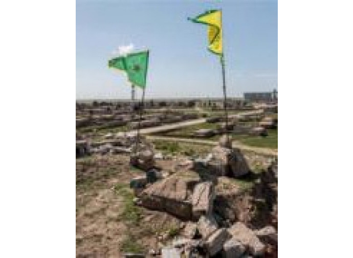 Bandiere dell'YPG curda