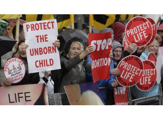Pressing mondiale per introdurre l'aborto in Irlanda