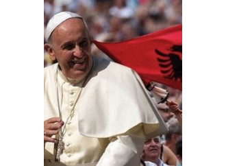Il Papa in Albania,
lo Stato che voleva
"uccidere" Dio