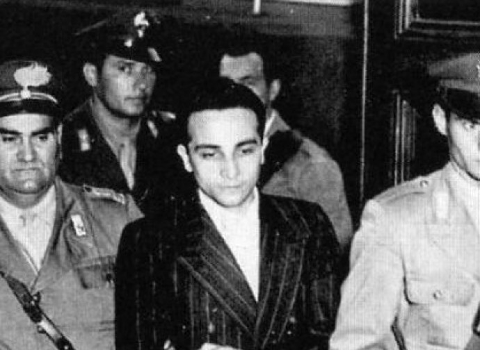 Antonio Pallante (al centro) arrestato
