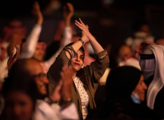 Pubblico misto, maschile e femminile, a un concerto saudita