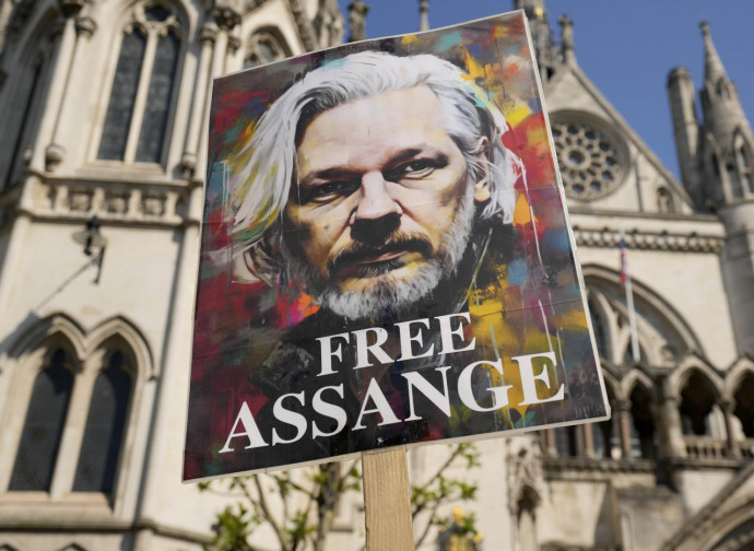 Manifestazione a Londra per la liberazione di Assange (La Presse)