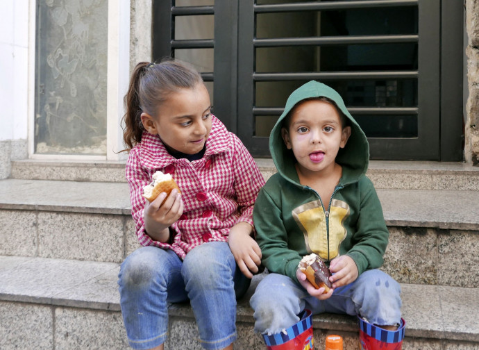 Bambini siriani mendicanti (foto Elisa Gestri) Bambini siriani mendicanti (foto Elisa Gestri)