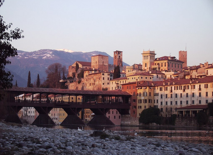 Ponte Vecchio o Ponte degli Alpini (foto Mtt, licenza CC)