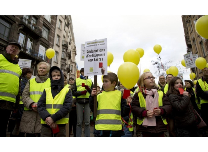 Belgio, protesta contro l'eutanasia infantile
