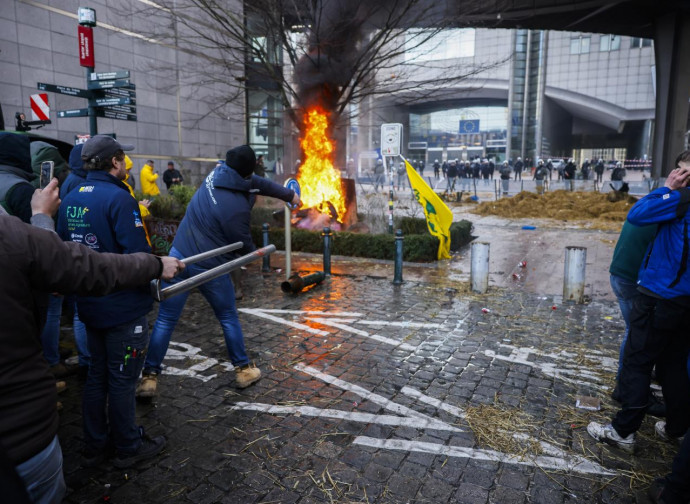 La protesta degli agricoltori a Bruxelles (La Presse)
