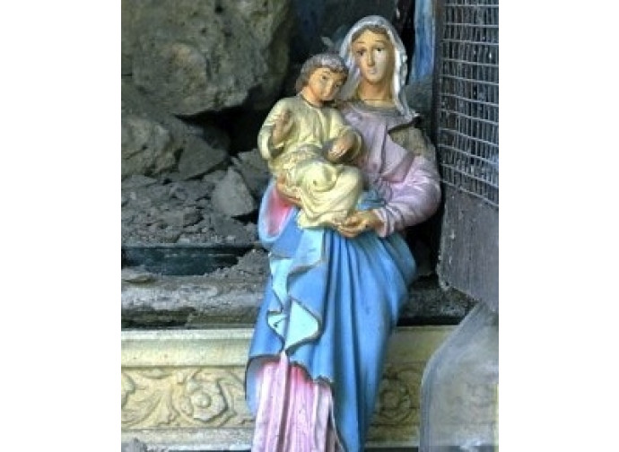 La Madonna rimasta intatta nel terremoto di Pescara del Tronto