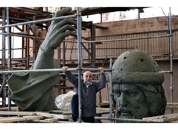 Il lavori per la statua dedicata a Vladimir il Grande 