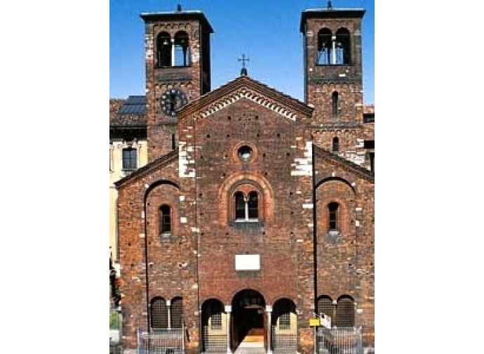 La facciata della chiesa del Santo Sepolcro a Milano