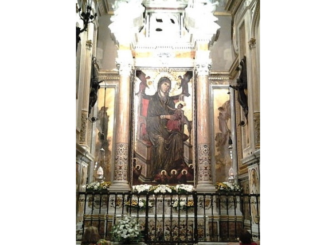 La tavola di legno con la Vergine e Gesù nel santuario di Montevergine