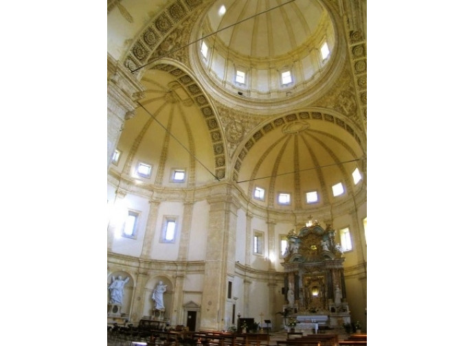 L'interno della chiesa di Santa Maria della Consolazione a Todi