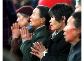 La Cina che verrà,
crisi economica e persecuzione dei cristiani