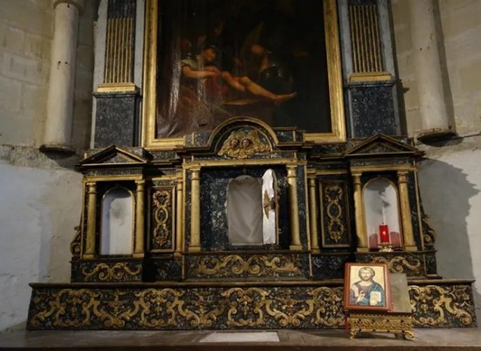 Tabernacolo profanato nella chiesa di Saint-Symphorien, in Francia