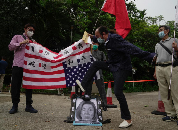 Protesta cinese contro gli Usa e la Pelosi