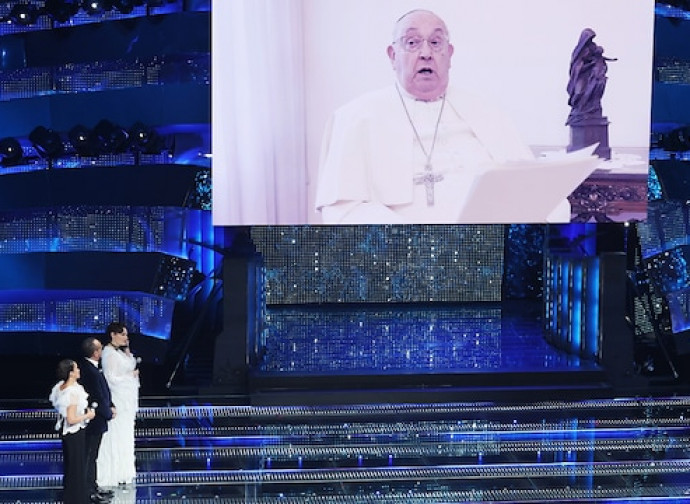 Videomessaggio di papa Francesco proiettato a Festival di Sanremo 2025