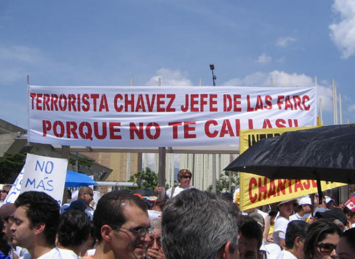 Medellin (Colombia) protesta contro le Farc e Chavez nel 2008