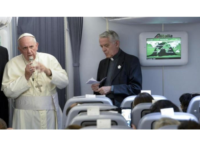 Papa Francesco, conferenza stampa in aereo