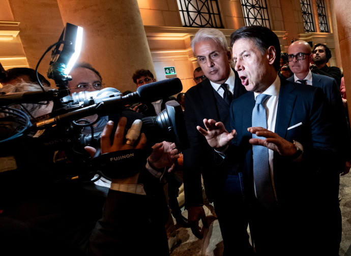 Giuseppe Conte aveva promesso di avere un ruolo solo temporaneo (La Presse)