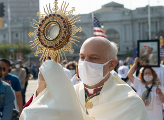 Vescovo contro le restrizioni alle Messe: "Inaccettabili"