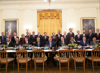 Una "costituzione" per l'IA: la risposta di Trump al pericolo