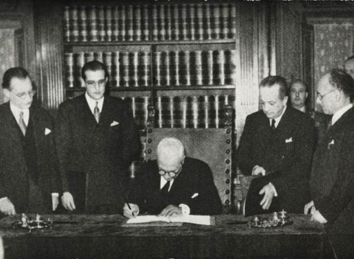 La firma della Costituzione italiana