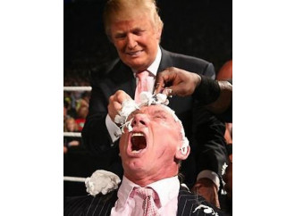 Trump il wrestler che minaccia ma poi tratta