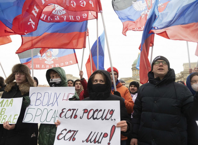 Manifestazione pro-Donbass a San Pietroburgo, alla vigilia della guerra