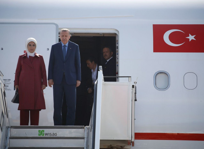 Erdogan e la moglia sbarcano in Germania