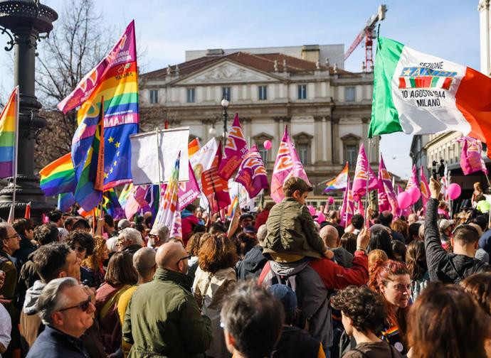 La manifestazione sabato scorso a Milano delle famiglie arcobaleno