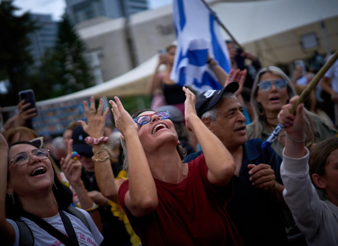 Festa a Tel Aviv per l'accordo di pace (La Presse)